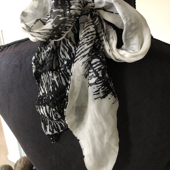 Alberto Makali | Black Dress - Picture 8 of 9